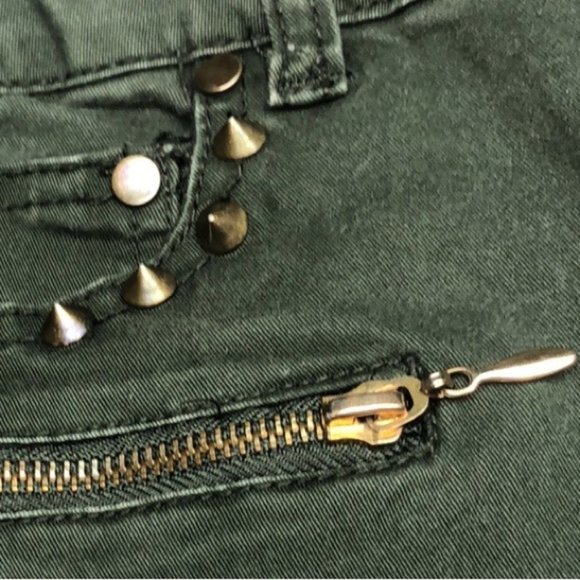 LIKE NEW DOLLHOUSE KHAKI SKINNY JEANS 8/29x28 ⭐️ - Picture 2 of 13